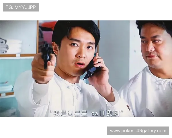 星爷少林足球经典撩头发动作再现 网友热议神秘魅力与搞笑魅力并存 星爷少林足球经典撩头发动作再现 网友热议神秘魅力与搞笑魅力并存