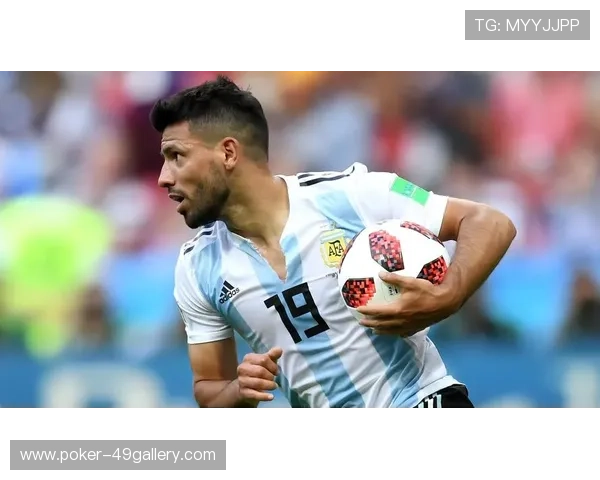 足球巨星风采全景展示精彩瞬间与奋斗历程的完美结合